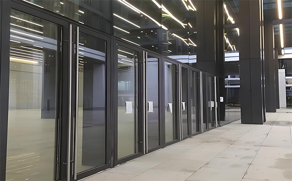 石泉玻璃地弹门