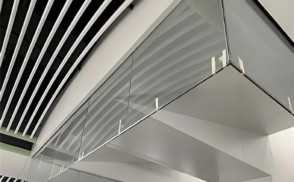 石泉玻璃挡烟垂壁