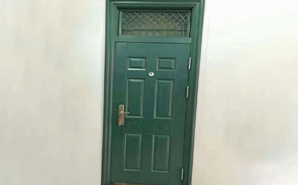 石泉学校教室门