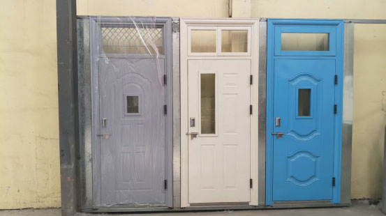 石泉学校教室门