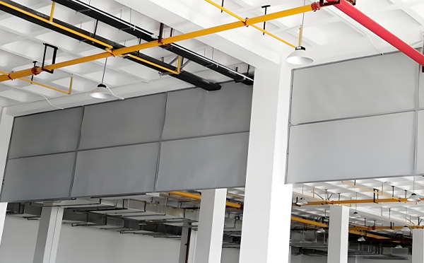 商场防烟分区常闭节点：石泉挡烟垂壁高度与控制器接线图解