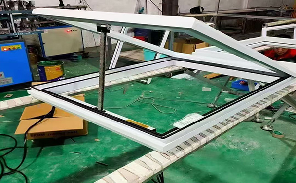 某地下车库出入口石泉排烟窗配置工程