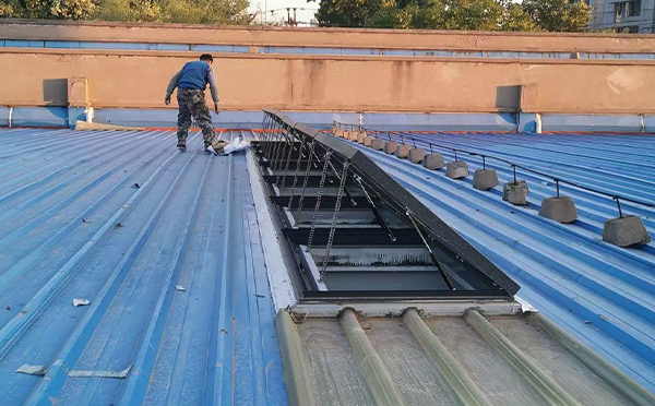 某区域性物流仓储中心石泉排烟窗系统安装项目