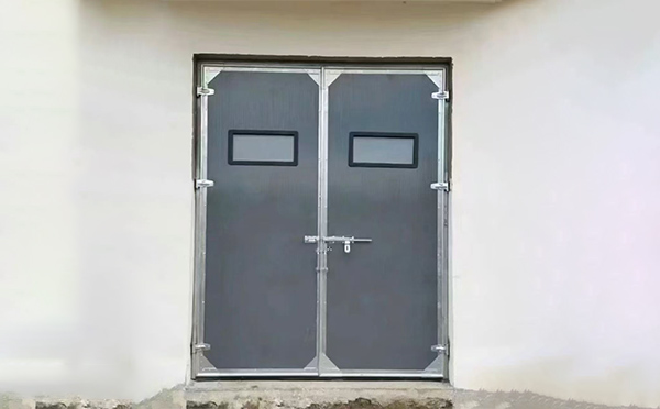 石泉工业门在高温作业区域的运行表现